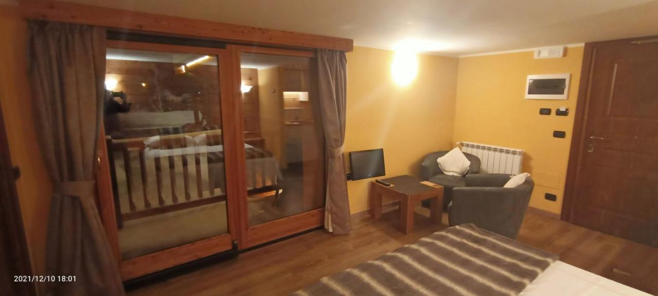 Chalet Alpina Hotel & Apartments Ла-Тюйль Экстерьер фото