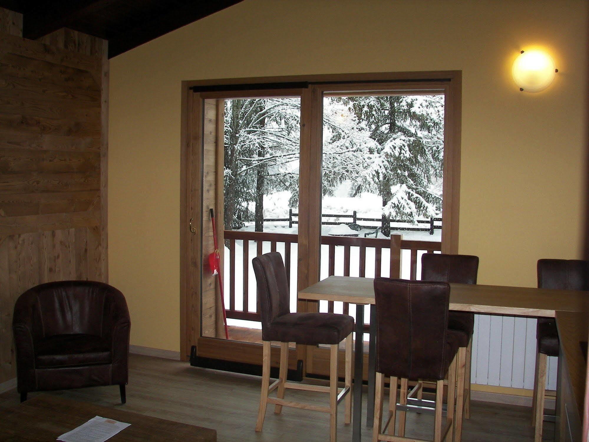 Chalet Alpina Hotel & Apartments Ла-Тюйль Экстерьер фото