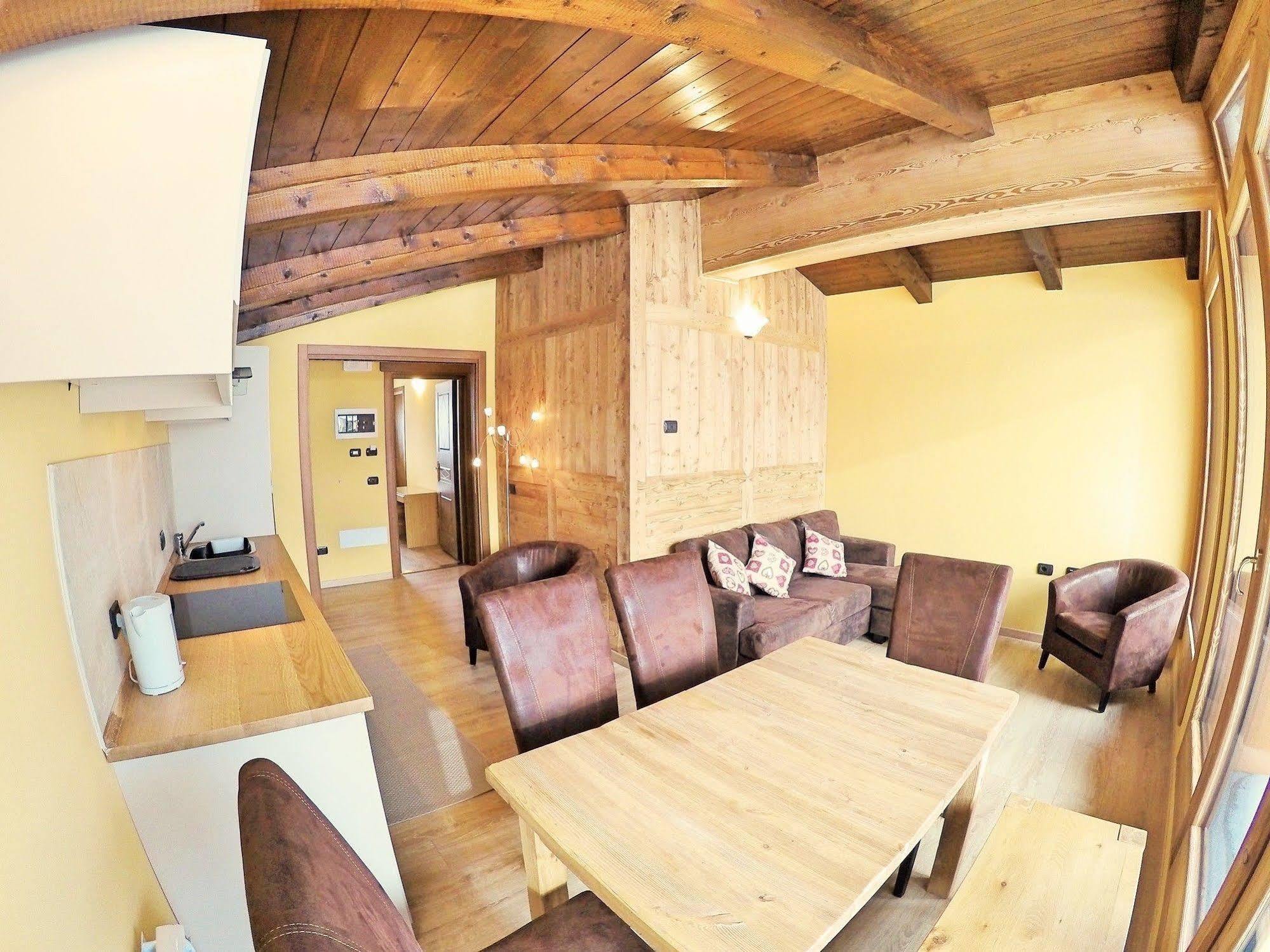 Chalet Alpina Hotel & Apartments Ла-Тюйль Экстерьер фото