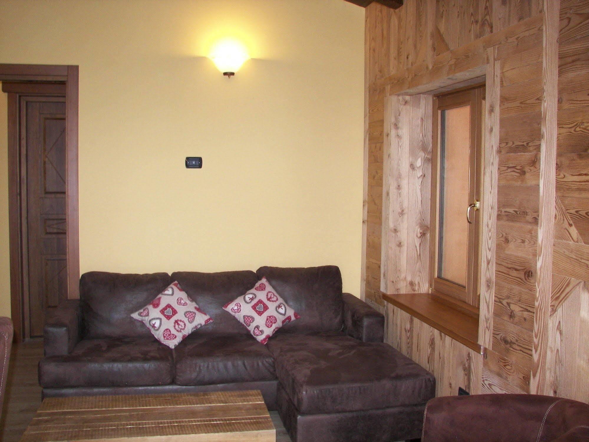 Chalet Alpina Hotel & Apartments Ла-Тюйль Экстерьер фото