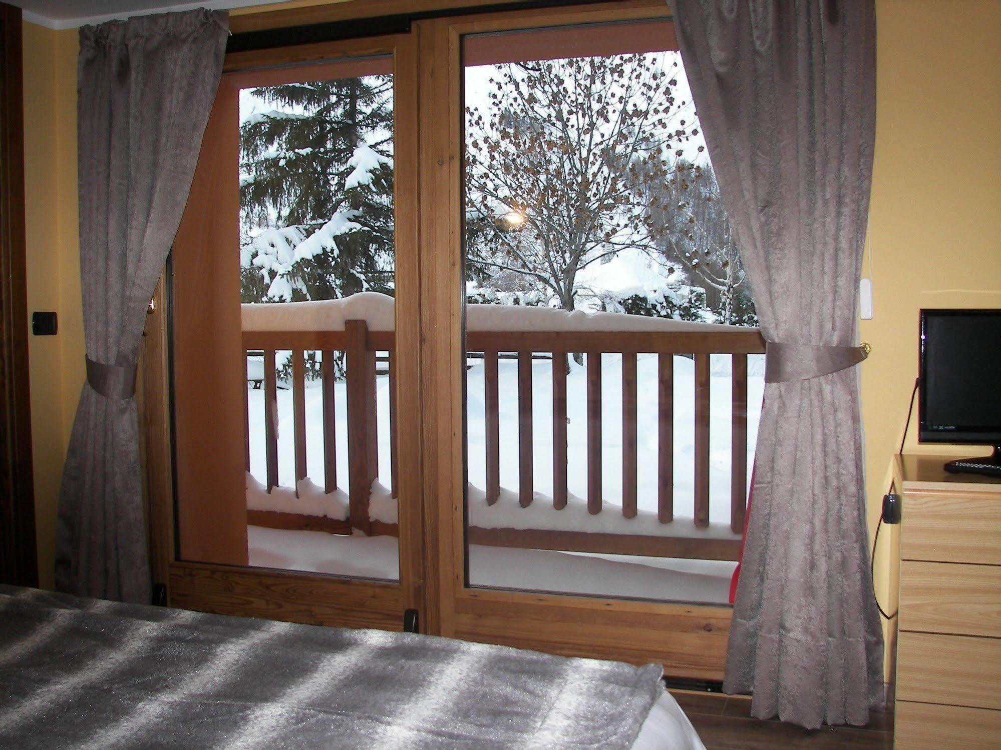 Chalet Alpina Hotel & Apartments Ла-Тюйль Экстерьер фото